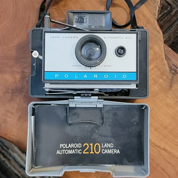 Polaroid Land Camera Automatic 210, case manual, Vintage film camera